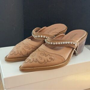 ✨ Step Out in Style with TWINSET Sabot Tan Mules – Size 7 ✨